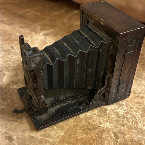 Vintage Black Folding Camera Pencil Sharpener - Picture 4 of 7